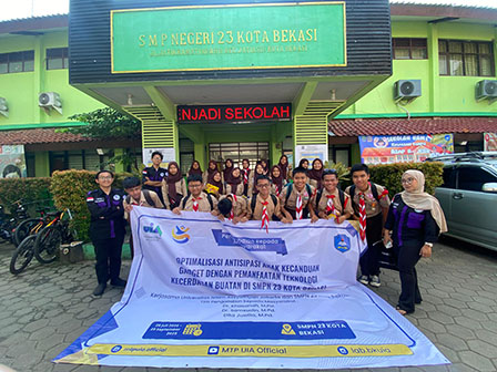 Antipasi Anak Kecanduan Gadget, FKIP UIA PKM di SMP 23 Bekasi uiae.jpg